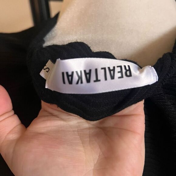 Realtakai black ribbed structured sleeveless blouse with shoulder pads measures - Picture 4 of 4